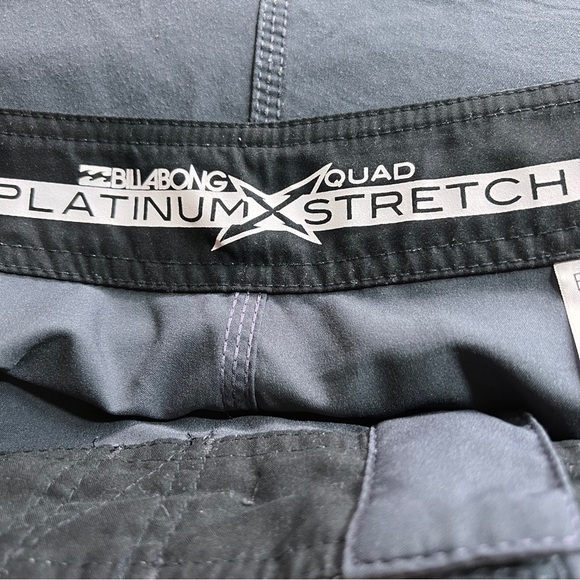 BILLABONG QUAD PLATINUM STRETCH SWIM TRUNKS. Gunmetal gray. Velcro pocket - Picture 2 of 6